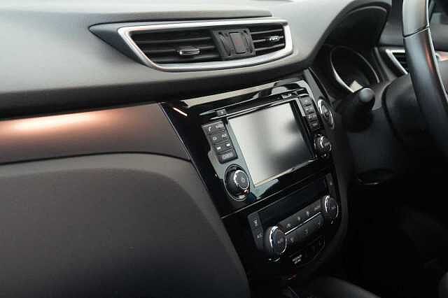 Nissan Qashqai 1.5 dCi 110 N-Connecta with Sat Nav and 360 Around View Cameras