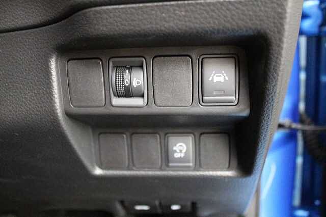Nissan Qashqai 1.5 dCi 110 N-Connecta with Sat Nav and 360 Around View Cameras