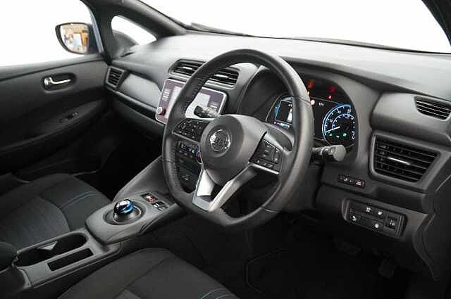 Nissan LEAF 40KW Acenta Auto with Rear View Camera and Apple + Android Integration