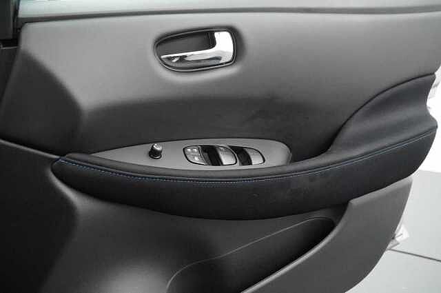 Nissan LEAF 40KW Acenta Auto with Rear View Camera and Apple + Android Integration