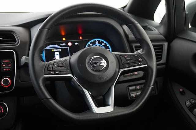 Nissan LEAF 40KW Acenta Auto with Rear View Camera and Apple + Android Integration