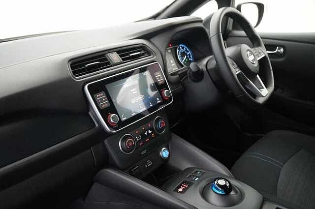 Nissan LEAF 40KW Acenta Auto with Rear View Camera and Apple + Android Integration