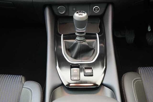 Nissan Qashqai 1.3 DIG-T MH 140 Tekna with Glass Roof and Drive Assist Technology