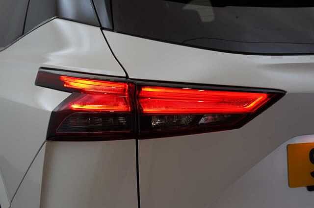 Nissan Qashqai 1.3 DIG-T MH 140 Tekna with Glass Roof and Drive Assist Technology