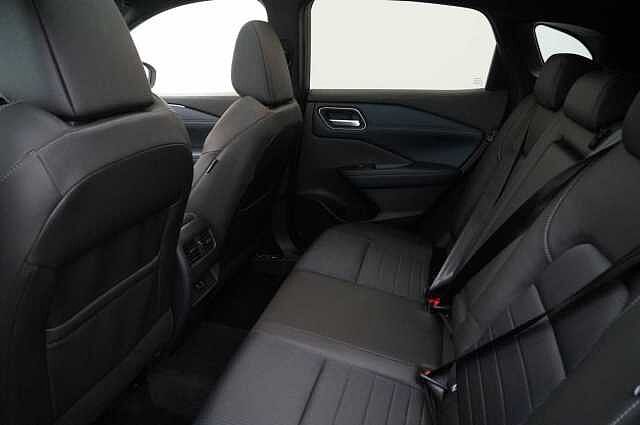 Nissan Qashqai 1.3 DIG-T MH 140 Tekna with Glass Roof and Drive Assist Technology