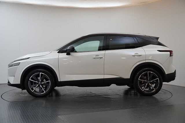Nissan Qashqai 1.3 DIG-T MH 140 Tekna with Glass Roof and Drive Assist Technology