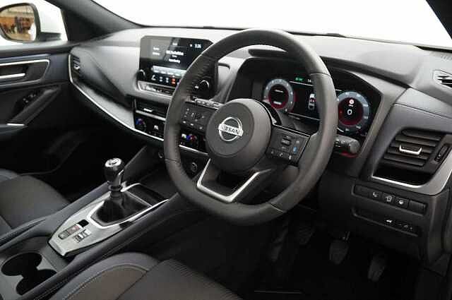 Nissan Qashqai 1.3 DIG-T MH 140 Tekna with Glass Roof and Drive Assist Technology