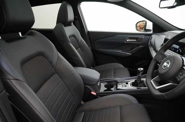 Nissan Qashqai 1.3 DIG-T MH 140 Tekna with Glass Roof and Drive Assist Technology