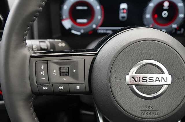 Nissan Qashqai 1.3 DIG-T MH 140 Tekna with Glass Roof and Drive Assist Technology