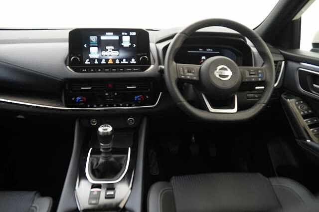 Nissan Qashqai 1.3 DIG-T MH 140 Tekna with Glass Roof and Drive Assist Technology
