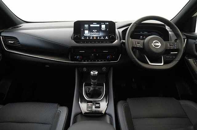 Nissan Qashqai 1.3 DIG-T MH 140 Tekna with Glass Roof and Drive Assist Technology