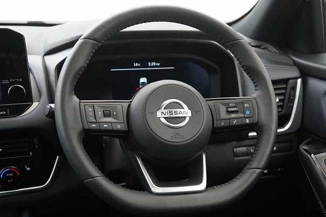 Nissan Qashqai 1.3 DIG-T MH 140 Tekna with Glass Roof and Drive Assist Technology