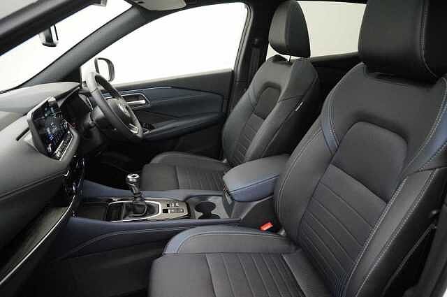 Nissan Qashqai 1.3 DIG-T MH 140 Tekna with Glass Roof and Drive Assist Technology