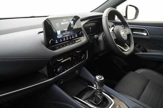 Nissan Qashqai 1.3 DIG-T MH 140 Tekna with Glass Roof and Drive Assist Technology