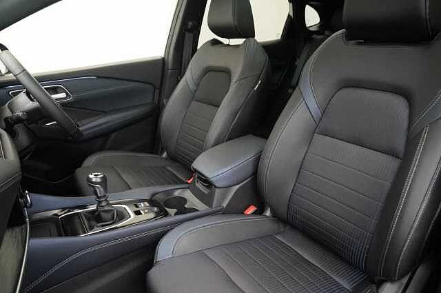 Nissan Qashqai 1.3 DIG-T MH 140 Tekna with Glass Roof and Drive Assist Technology