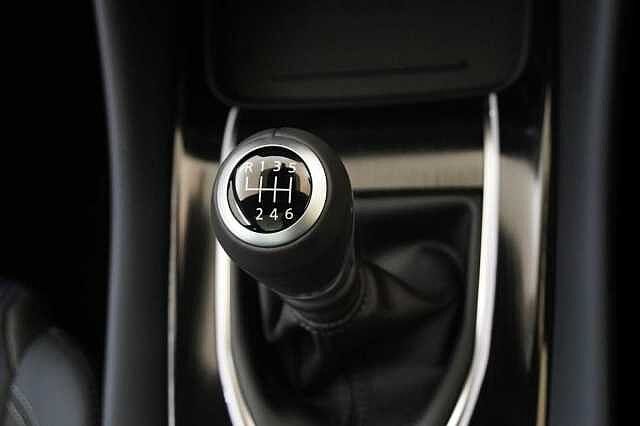 Nissan Qashqai 1.3 DIG-T MH 140 Tekna with Glass Roof and Drive Assist Technology