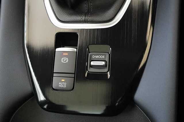 Nissan Qashqai 1.3 DIG-T MH 140 Tekna with Glass Roof and Drive Assist Technology