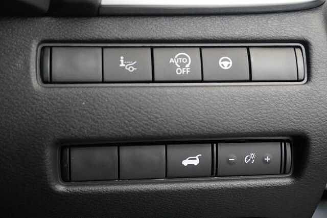 Nissan Qashqai 1.3 DIG-T MH 140 Tekna with Glass Roof and Drive Assist Technology