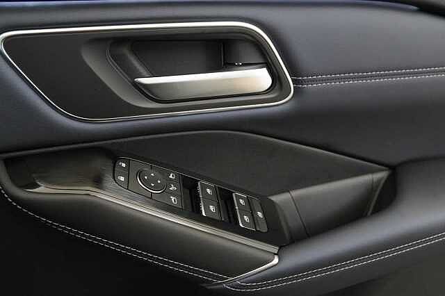 Nissan Qashqai 1.3 DIG-T MH 140 Tekna with Glass Roof and Drive Assist Technology