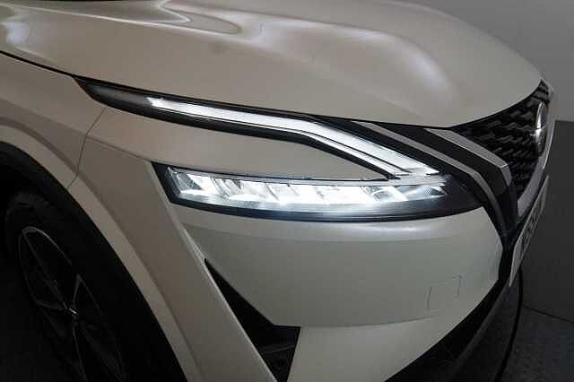 Nissan Qashqai 1.3 DIG-T MH 140 Tekna with Glass Roof and Drive Assist Technology