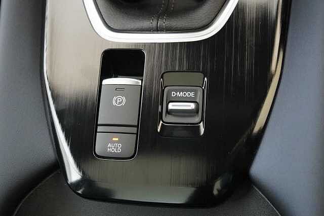 Nissan Qashqai 1.3 DIG-T  MH 140 Tekna with Glass Roof and Drive Assist Technology