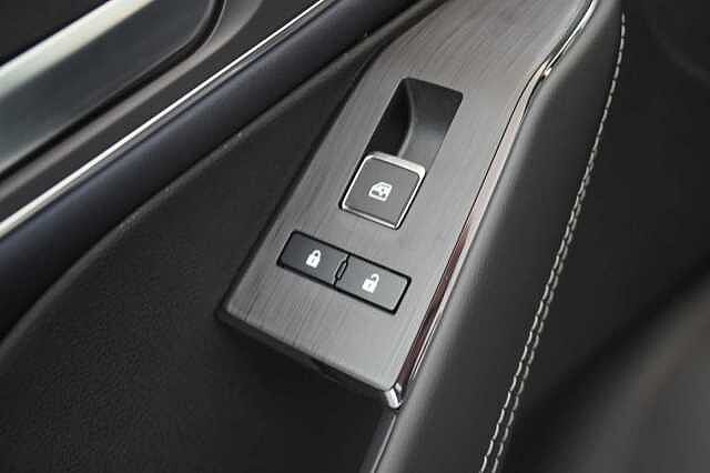 Nissan Qashqai 1.3 DIG-T  MH 140 Tekna with Glass Roof and Drive Assist Technology