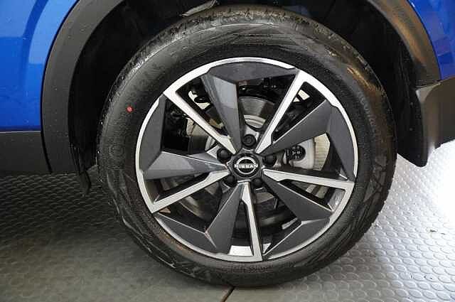 Nissan Qashqai 1.3 DIG-T  MH 140 Tekna with Glass Roof and Drive Assist Technology