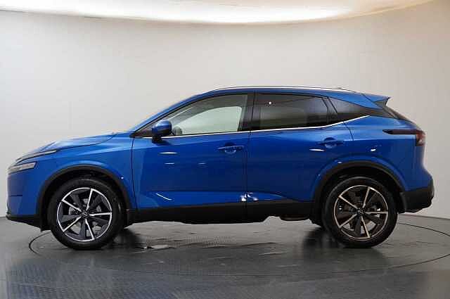 Nissan Qashqai 1.3 DIG-T  MH 140 Tekna with Glass Roof and Drive Assist Technology