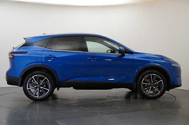 Nissan Qashqai 1.3 DIG-T  MH 140 Tekna with Glass Roof and Drive Assist Technology