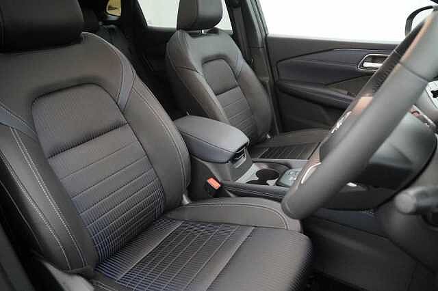 Nissan Qashqai 1.3 DIG-T  MH 140 Tekna with Glass Roof and Drive Assist Technology