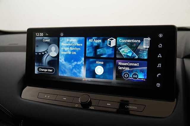 Nissan Qashqai 1.3 DIG-T  MH 140 Tekna with Glass Roof and Drive Assist Technology