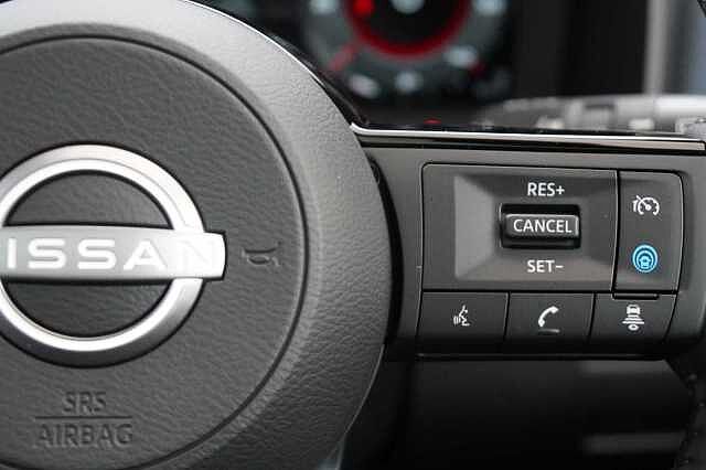 Nissan Qashqai 1.3 DIG-T  MH 140 Tekna with Glass Roof and Drive Assist Technology