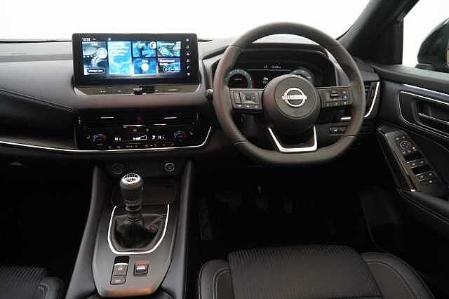 Nissan Qashqai 1.3 DIG-T  MH 140 Tekna with Glass Roof and Drive Assist Technology