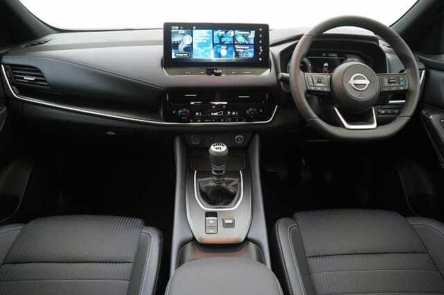 Nissan Qashqai 1.3 DIG-T  MH 140 Tekna with Glass Roof and Drive Assist Technology