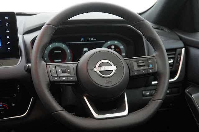 Nissan Qashqai 1.3 DIG-T  MH 140 Tekna with Glass Roof and Drive Assist Technology
