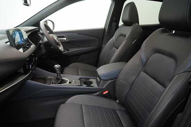 Nissan Qashqai 1.3 DIG-T  MH 140 Tekna with Glass Roof and Drive Assist Technology