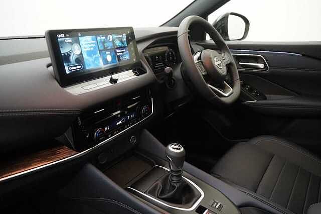 Nissan Qashqai 1.3 DIG-T  MH 140 Tekna with Glass Roof and Drive Assist Technology