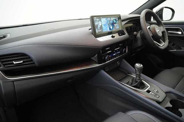 Nissan Qashqai 1.3 DIG-T  MH 140 Tekna with Glass Roof and Drive Assist Technology