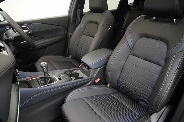 Nissan Qashqai 1.3 DIG-T  MH 140 Tekna with Glass Roof and Drive Assist Technology