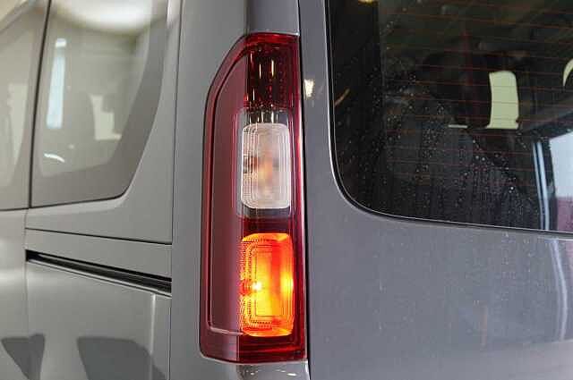 Nissan Primastar 2.0 dCi 150 Tekna Combi L1 SWB 3.0T with 9 Seats