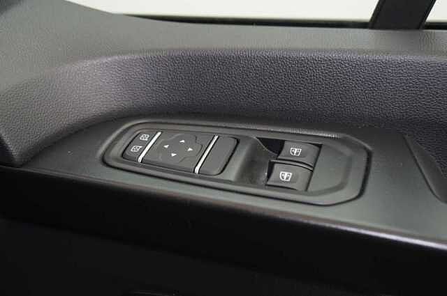 Nissan Primastar 2.0 dCi 150 Tekna Combi L1 SWB 3.0T with 9 Seats