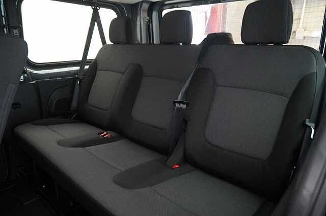 Nissan Primastar 2.0 dCi 150 Tekna Combi L1 SWB 3.0T with 9 Seats