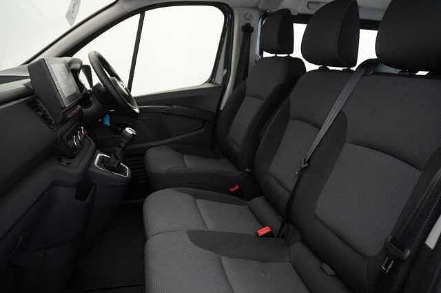 Nissan Primastar 2.0 dCi 150 Tekna Combi L1 SWB 3.0T with 9 Seats
