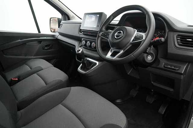 Nissan Primastar 2.0 dCi 150 Tekna Combi L1 SWB 3.0T with 9 Seats