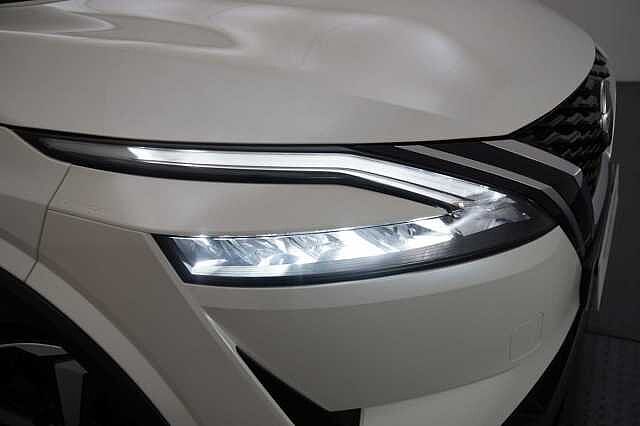 Nissan Qashqai 1.3 DIG-T MH 140 N-Connecta with Sat Nav and 360 View Cameras