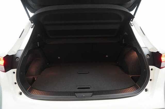Nissan Qashqai 1.3 DIG-T MH 140 N-Connecta with Sat Nav and 360 View Cameras