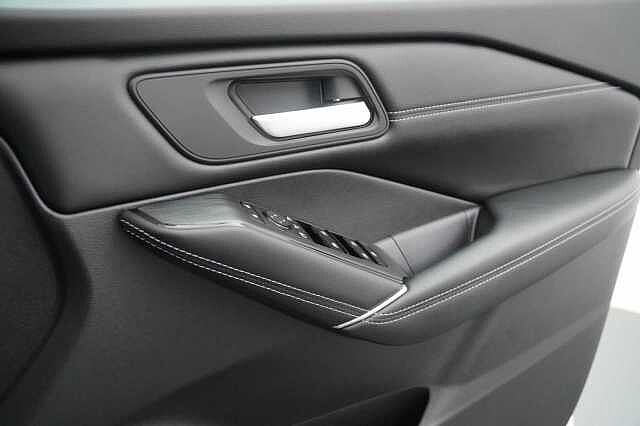 Nissan Qashqai 1.3 DIG-T MH 140 N-Connecta with Sat Nav and 360 View Cameras