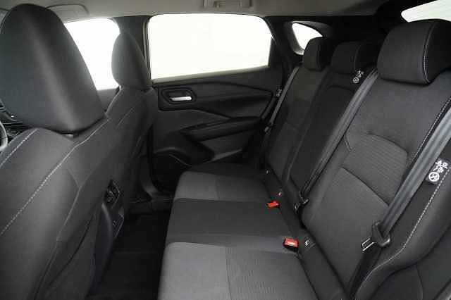 Nissan Qashqai 1.3 DIG-T MH 140 N-Connecta with Sat Nav and 360 View Cameras