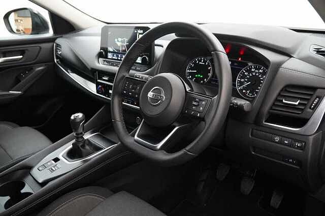 Nissan Qashqai 1.3 DIG-T MH 140 N-Connecta with Sat Nav and 360 View Cameras