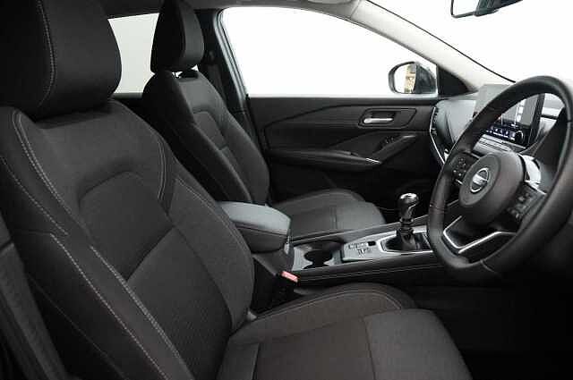 Nissan Qashqai 1.3 DIG-T MH 140 N-Connecta with Sat Nav and 360 View Cameras
